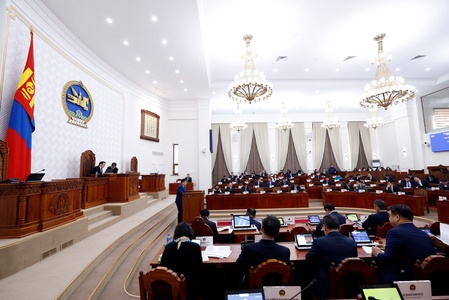 Амьтны тухай хуульд нэмэлт оруулах тухай хуулийн төслийг хэлэлцэхийг дэмжиж, Монгол Улсын хөгжлийн бодлого, хөтөлбөрүүдийн гүйцэтгэлийг хэлэлцэж эхлэв