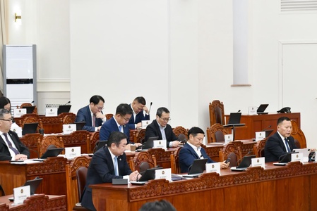 Улс төрийн намын тухай хууль /Шинэчилсэн найруулга/-ийг дагаж мөрдөх журмын тухай хуульд өөрчлөлт оруулах тухай хуулийн төслийг хэлэлцэв
